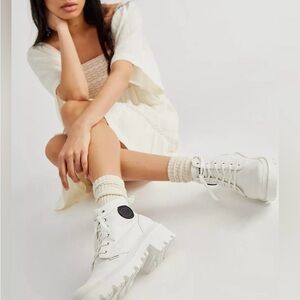 Palladium Boot Pallabase Twill White Heel Canvas Womens Size 6.5 Star White